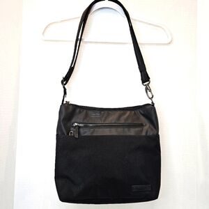 Travelon 5 Point Anti Theft Large Crossbody Black
